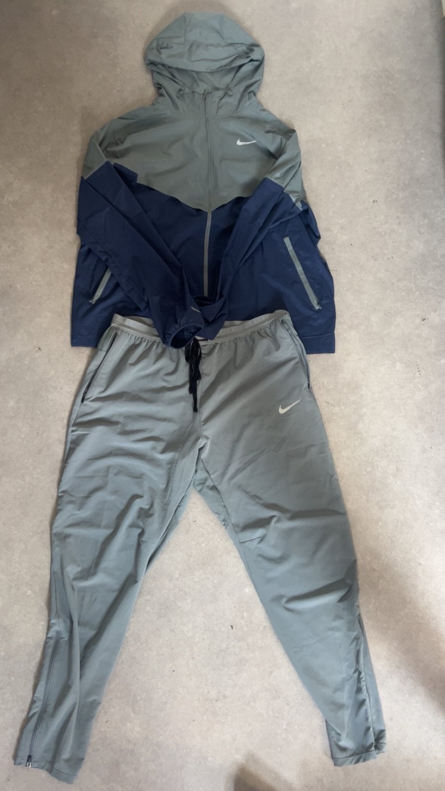 Nike running set maat L, Ophalen, Zo goed als nieuw, Maat 42/44 (L)