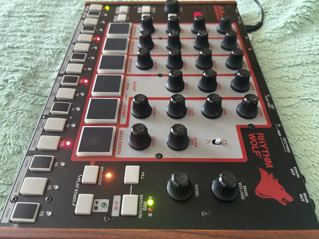 Akai Rhythm Wolf Drumcomputer en synth, Enlèvement