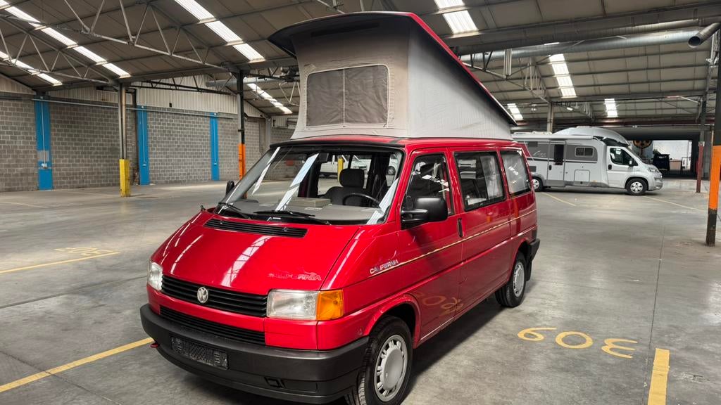 Volkswagen T4 California westfalia oldtimer/camper 2.4d 1992, Caravans en Kamperen, Buscamper of Camperbus, Volkswagen, Bedrijf