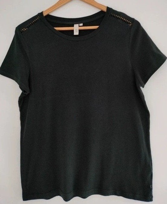 T-shirt met tof detail op de schouders s.Oliver. Medium, Kleding | Dames, T-shirts, Maat 38/40 (M), Zwart, S. Oliver, Ophalen of Verzenden