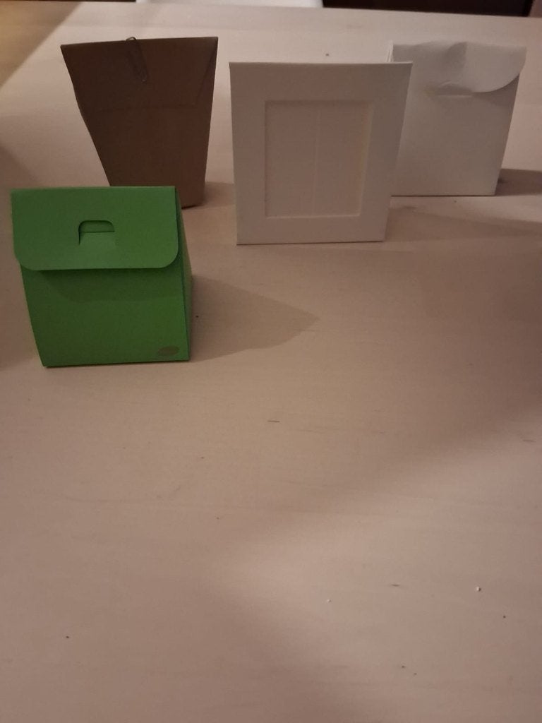 Driehoekdoosjes in diverse kleuren UITVERKOOP, Ophalen of Verzenden, Nieuw, Kraamcadeau