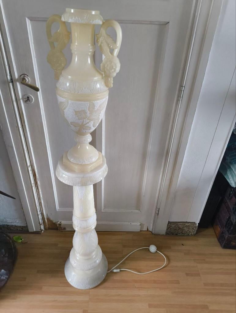 Grote en Zware Albast Lamp, Ophalen