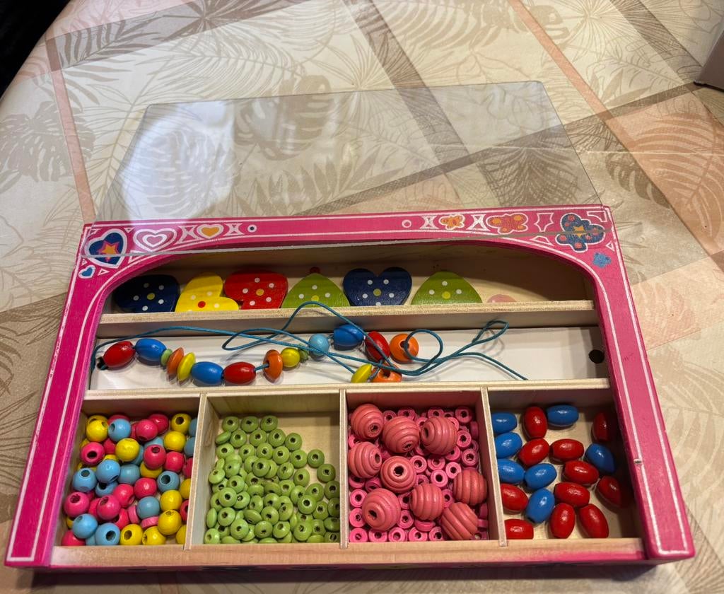 Mooie houten rijgkralen set-hart., Hobby en Vrije tijd, Ophalen of Verzenden, Gebruikt, Kraal