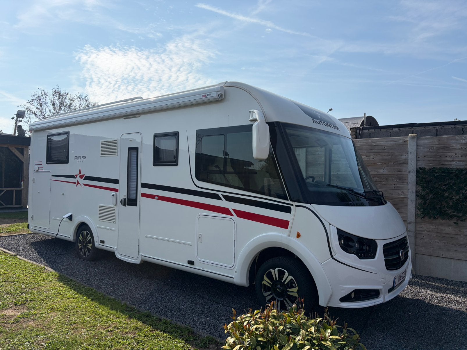 Autostar 730 l, Entreprise, Auvent, Télévision