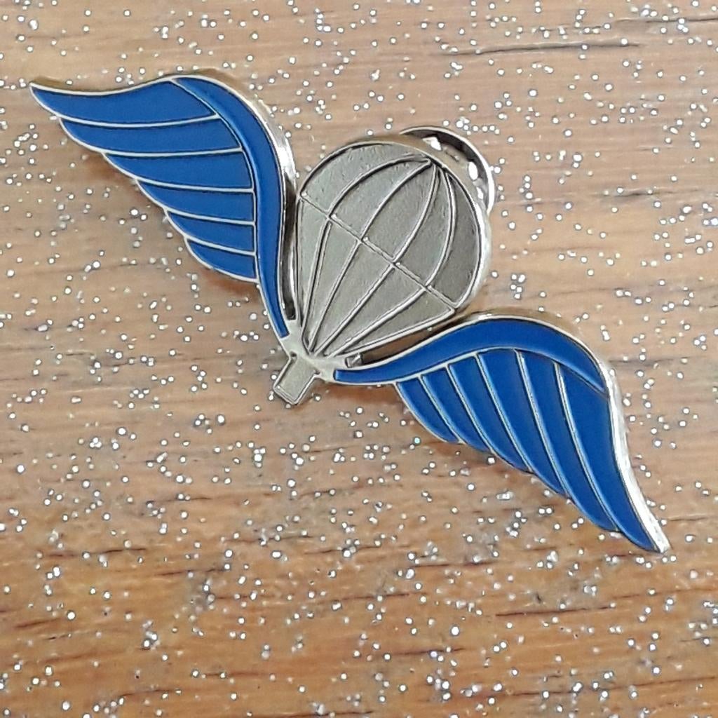 Insigne paracommando, Collections, Envoi