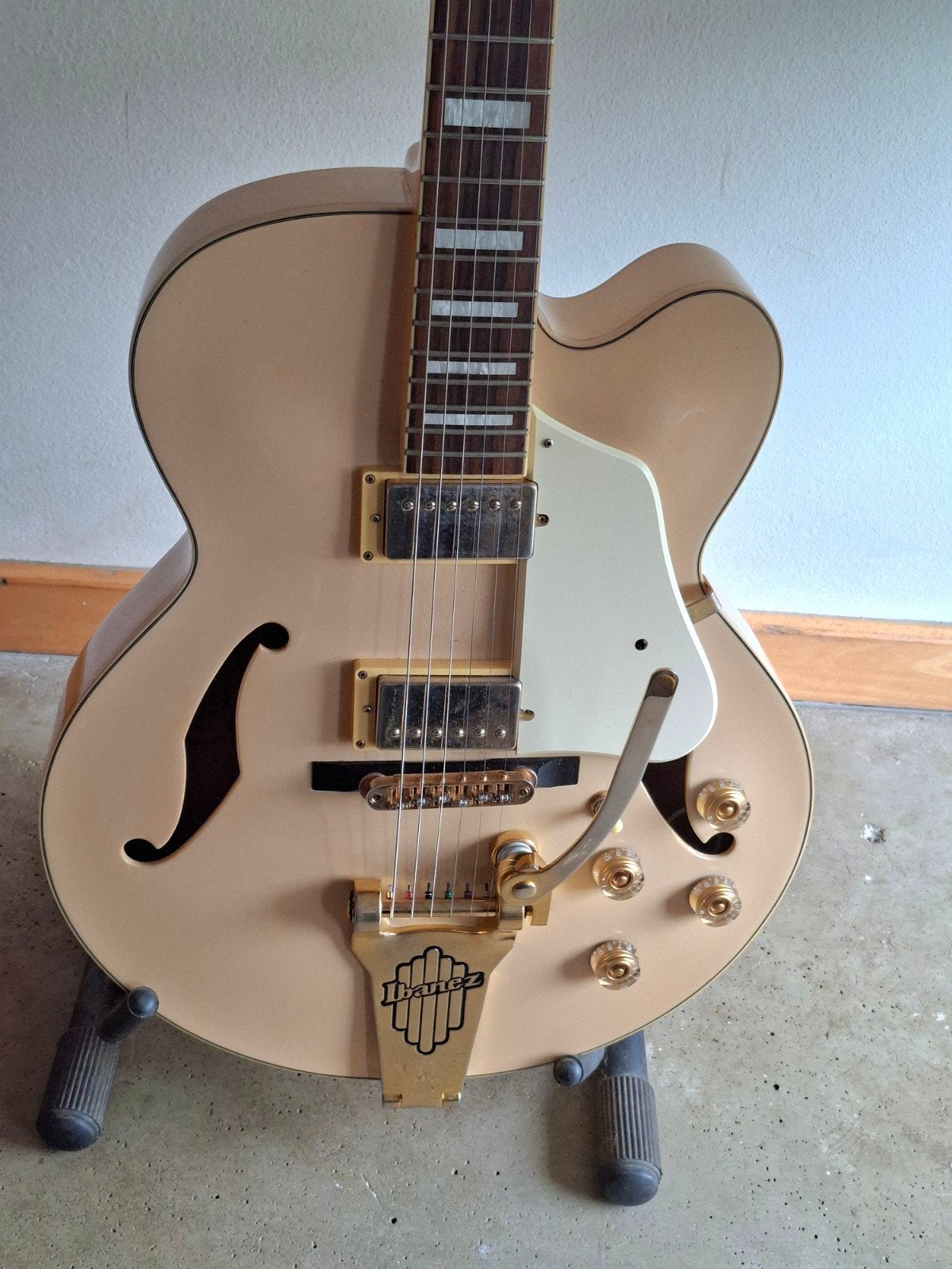 ibanez Ivory met Bigsby, Muziek en Instrumenten, Ophalen, Nieuw, Hollow body, Ibanez