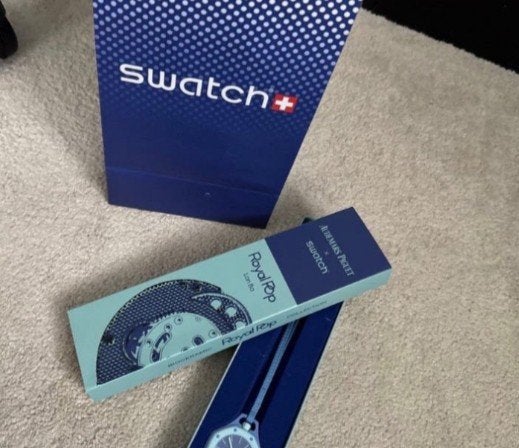 Swatch x AP Royal Pop Lan Ba horloge, Handtassen en Accessoires, Horloges | Heren, Nieuw, Zakhorloge, Swatch, Overige materialen