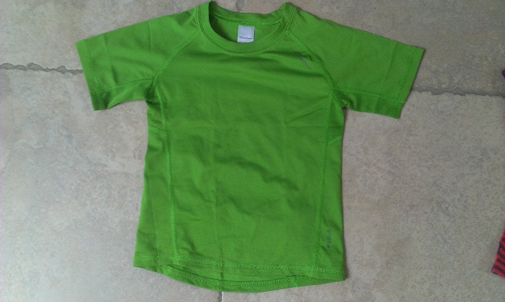 Nieuwe groene sport t-shirt mt 110, Kinderen en Baby's, Kinderkleding | Maat 110, Jongen of Meisje, Ophalen of Verzenden, DECATHLON.