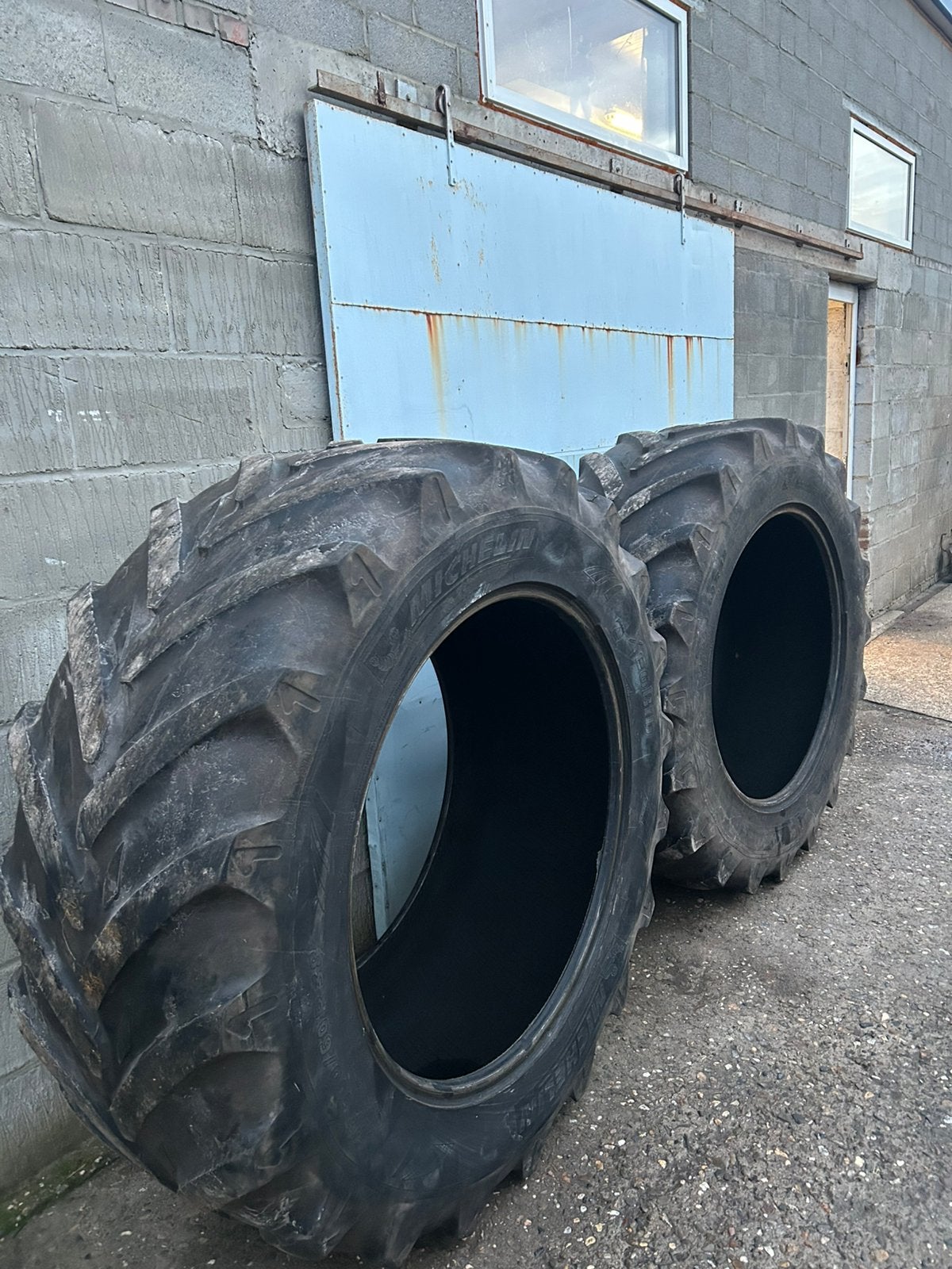 Set banden MICHELIN XEOBIB VF600/60R38, Ophalen