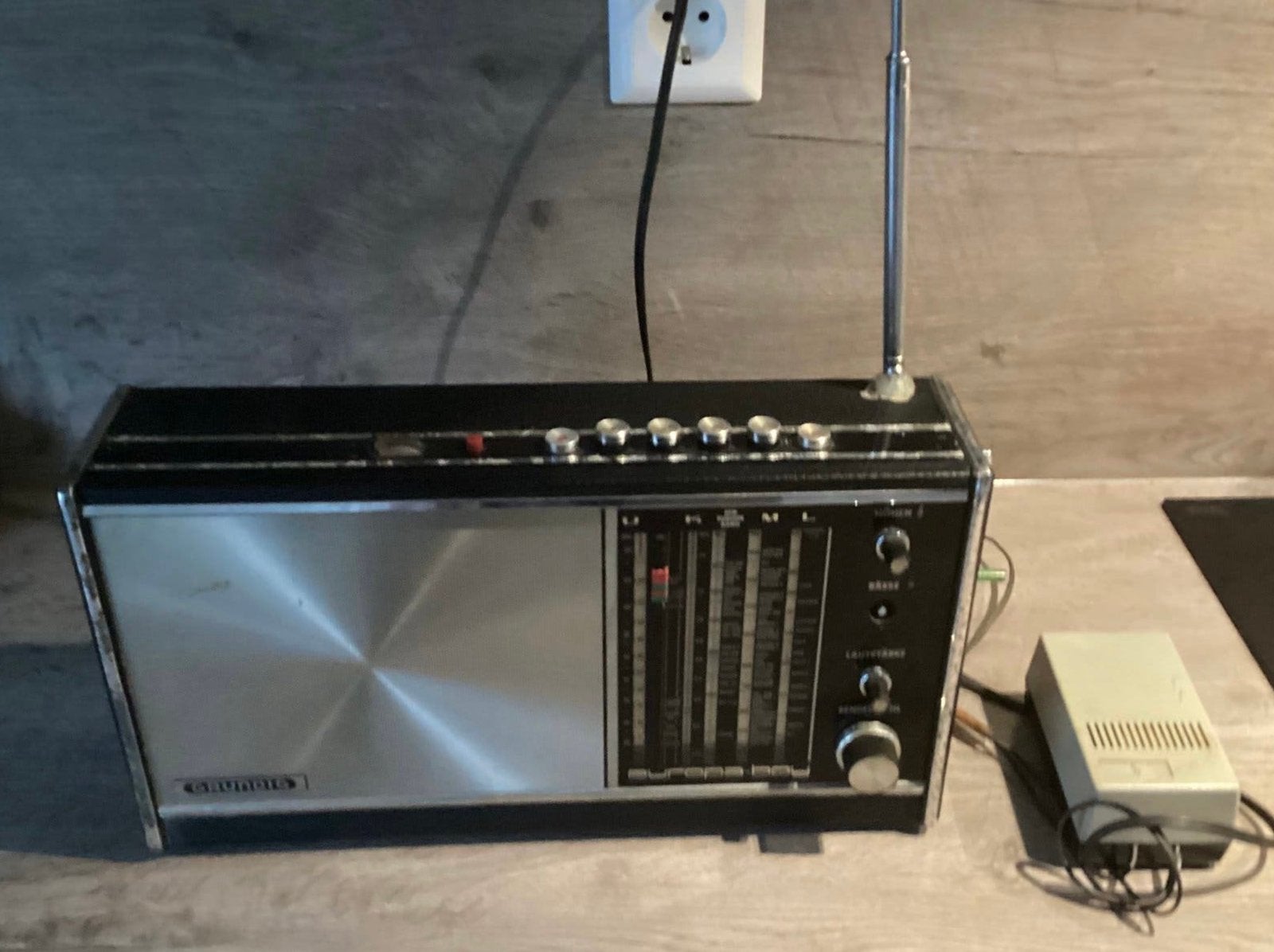 RETRO RADIO van GRUNDIG!PERFECT!SPEELT SUPER!! ÉCHT TOF!!, Enlèvement ou Envoi, Comme neuf, Transistor