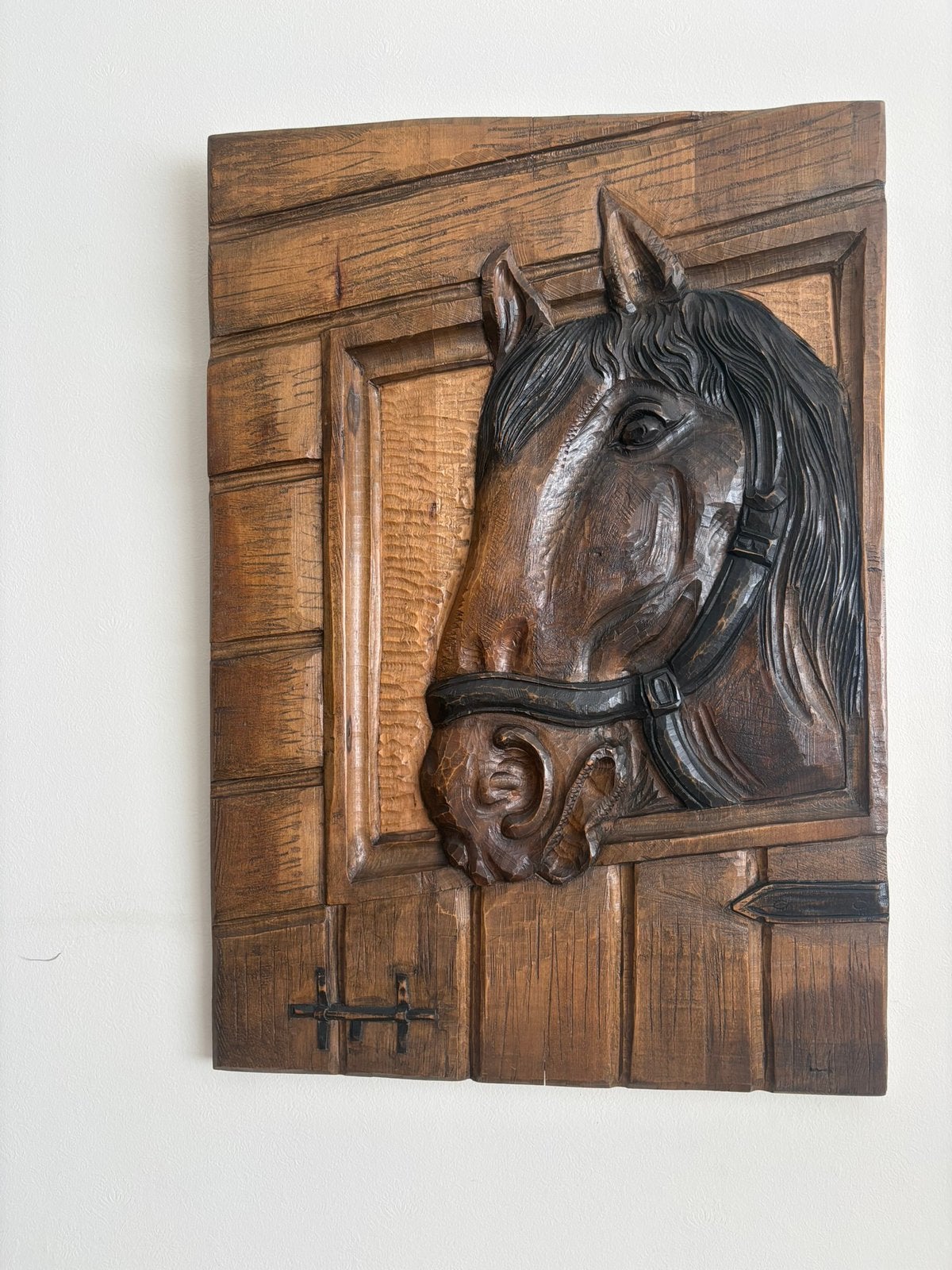 Prachtig houtsnijwerk een paardenkop, Enlèvement