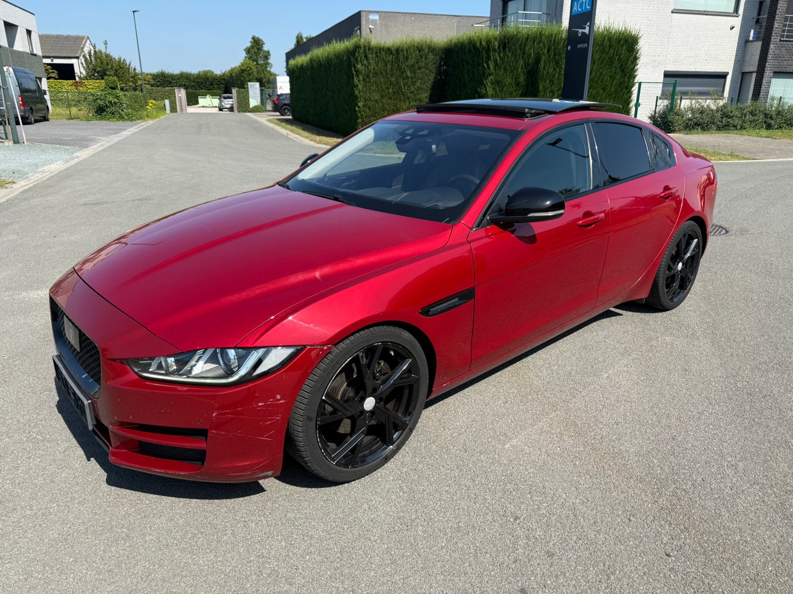 Jaguar XE , 2.0 Diesel , 2013 , 284.000 KM , Automaat, Autos, Jaguar, Rouge, Euro 5, Achat, Entreprise