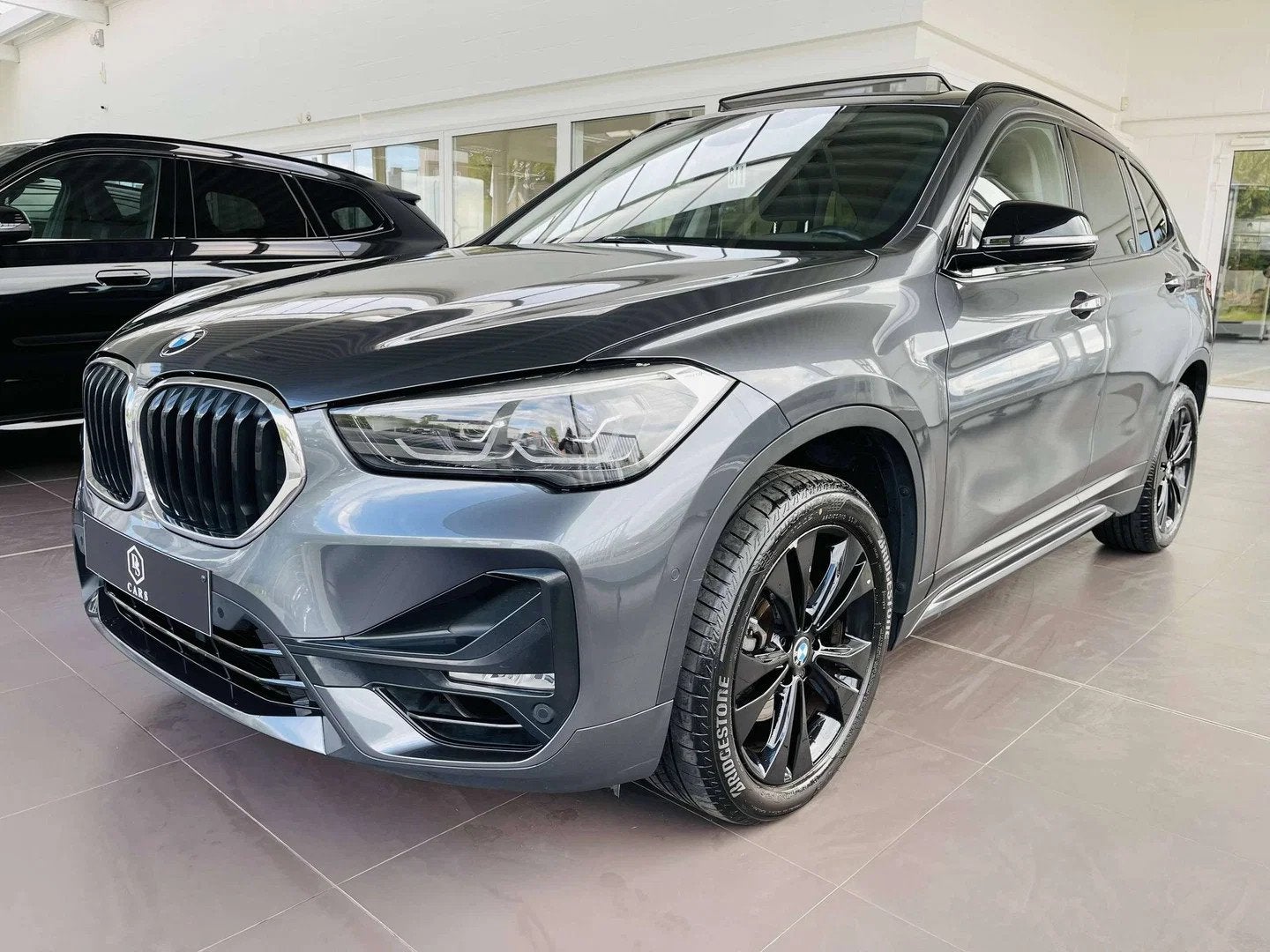 BMW X1 1.5iA * GARANTIE + TOIT PANO + LED + GPS + CUIR *, Autos : Divers, Argent ou Gris, Automatique, 1499 cm³, SUV ou Tout-terrain