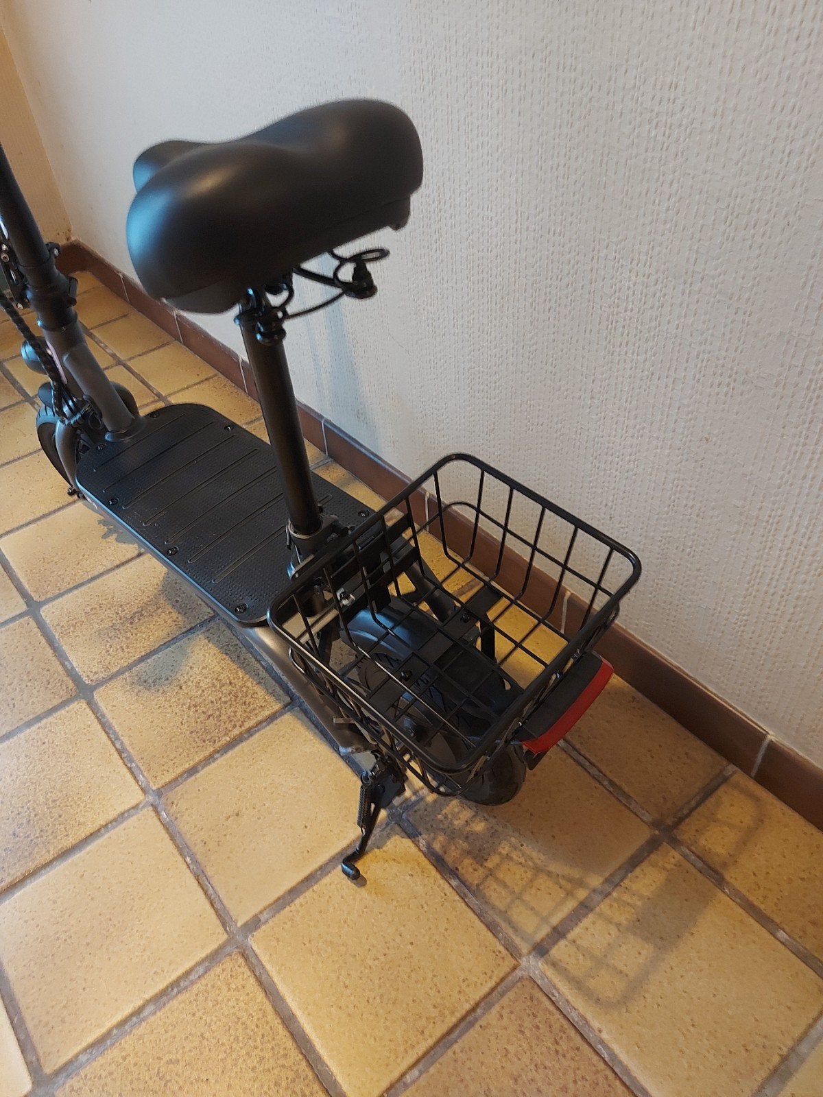 vend trotinette neuf    30kh     avec panier  derrière, Enlèvement