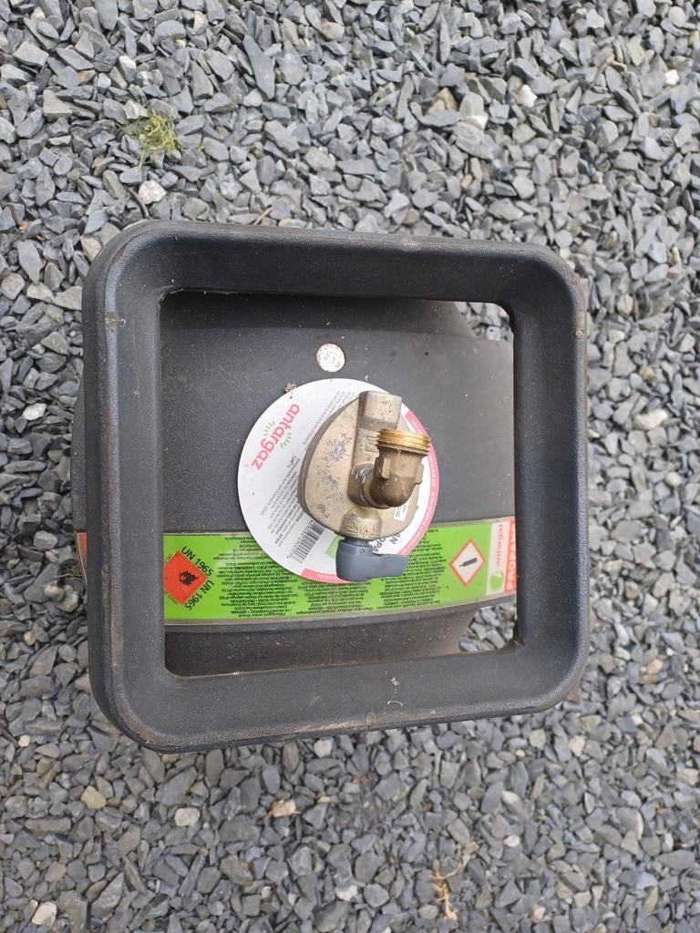 Bonbonne gaz cube, Enlèvement