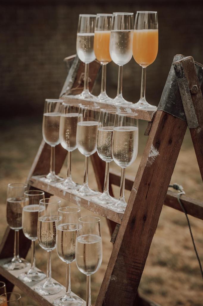Des trucs de mariage... des chaises, des trucs vintage., Enlèvement