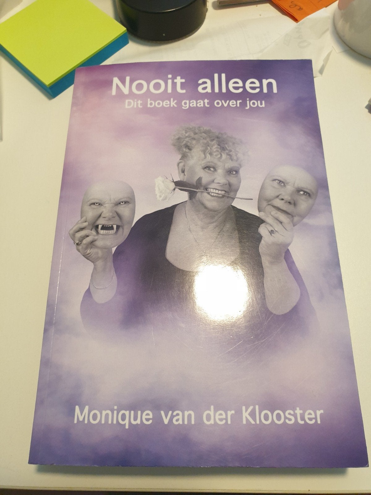 Monique van der Klooster - Nooit alleen, Boeken, Ophalen of Verzenden, Zo goed als nieuw, Monique van der Klooster