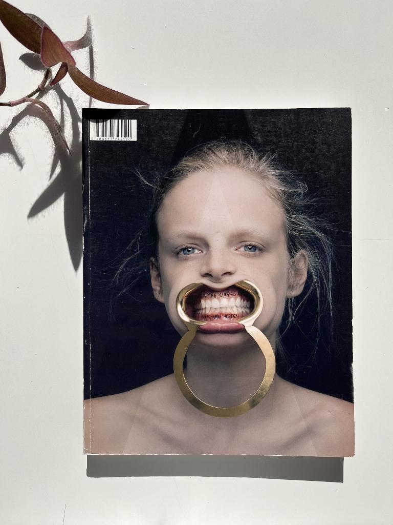 A Magazine Curated by Iris Van Herpen #13, Boeken, Kunst en Cultuur | Fotografie en Design, Ophalen of Verzenden, Zo goed als nieuw