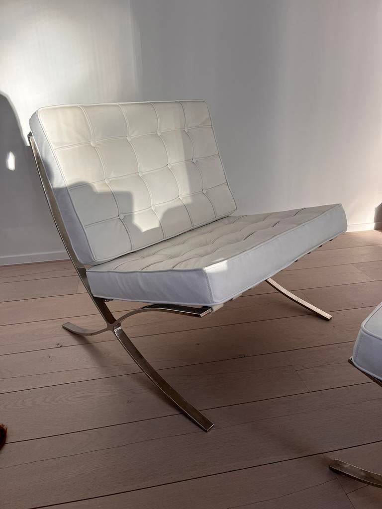 Barcelona chair met hocker, Ophalen