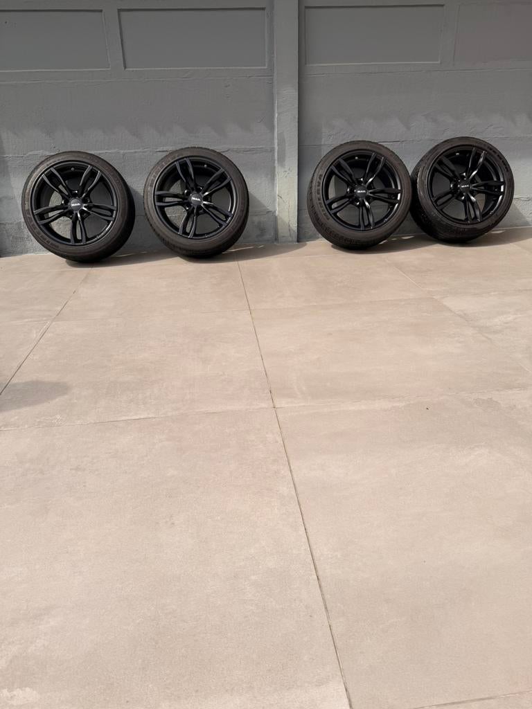 Bmw 4 reeks zwarte velgen van mak met winterbanden, Auto-onderdelen, Banden en Velgen, Ophalen, Winterbanden, Velg(en)