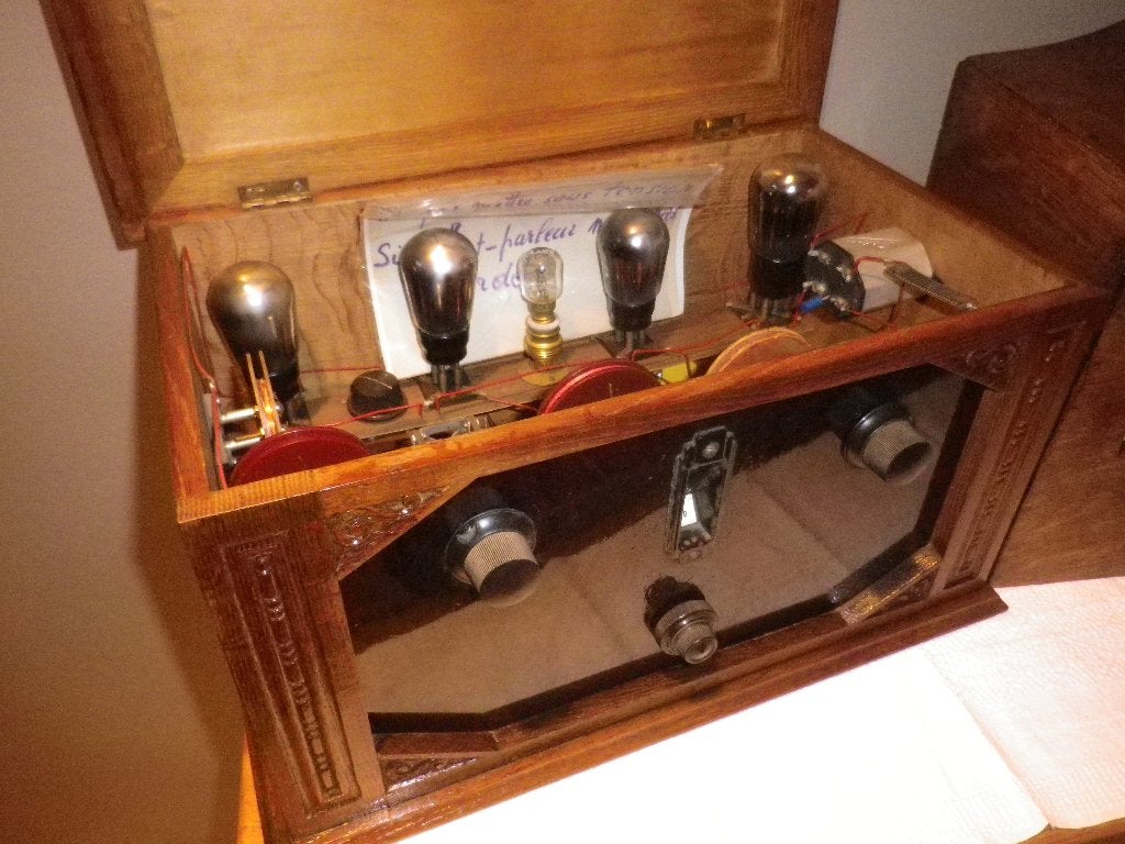 RADIO ANTIQUE BAKELITE OU BOIS A PARTIR DE 1920, Enlèvement