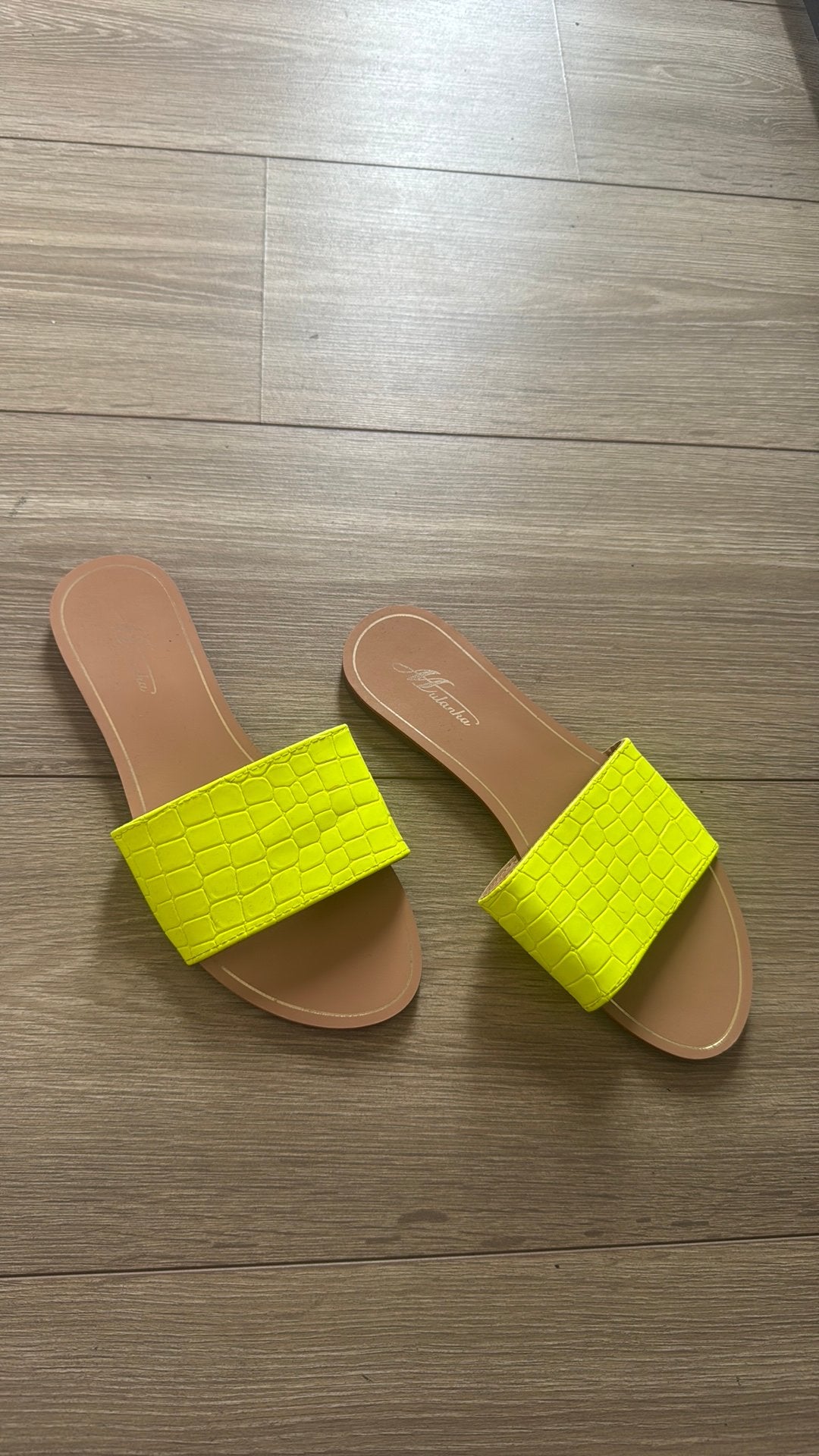 Gele teenslipper, Ophalen, Zo goed als nieuw