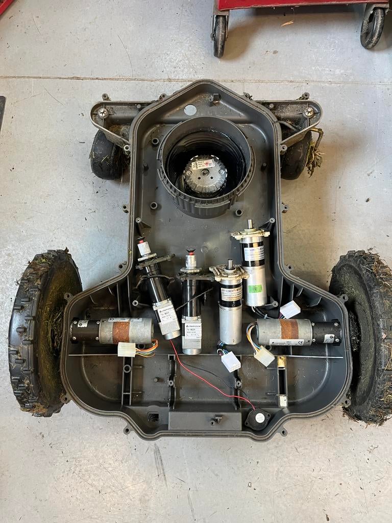 Husqvarna Automower AC230/220 pièces, Enlèvement, Utilisé