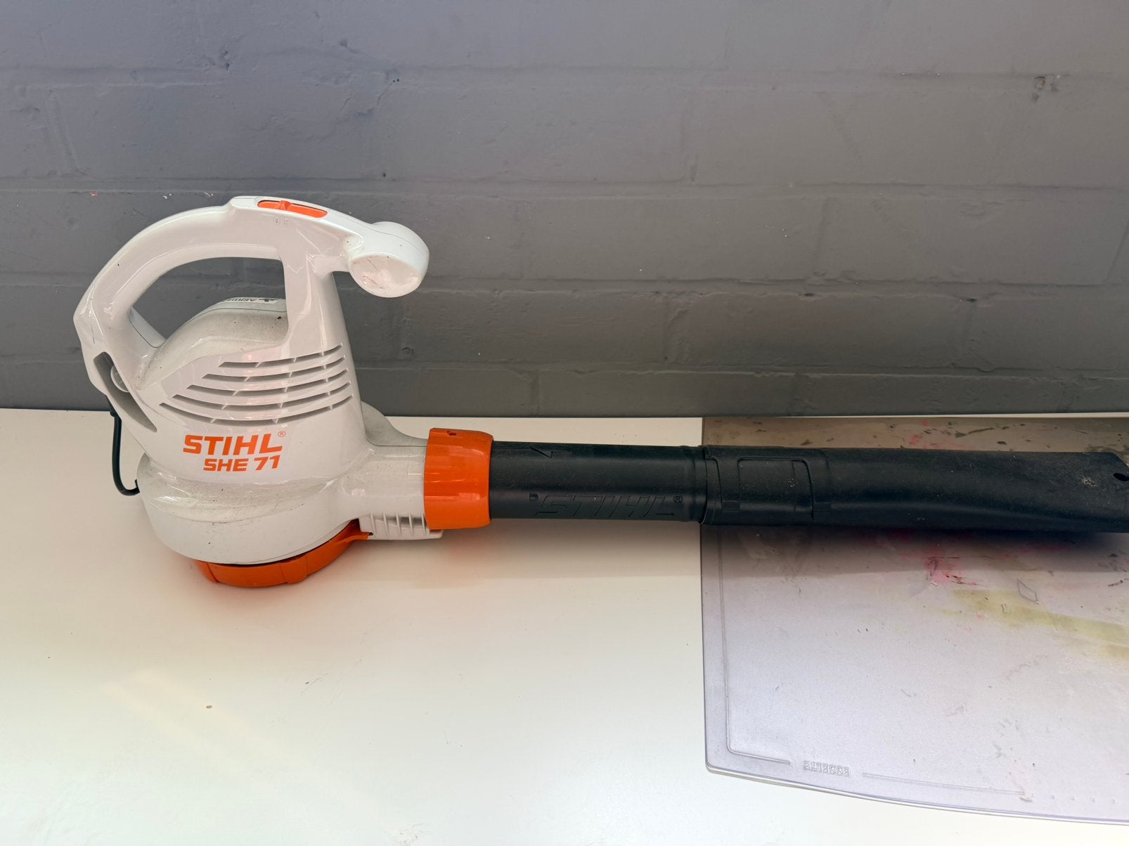 Stihl SHE71 bladblazer (bedraad), Ophalen, Zo goed als nieuw, Handgedragen