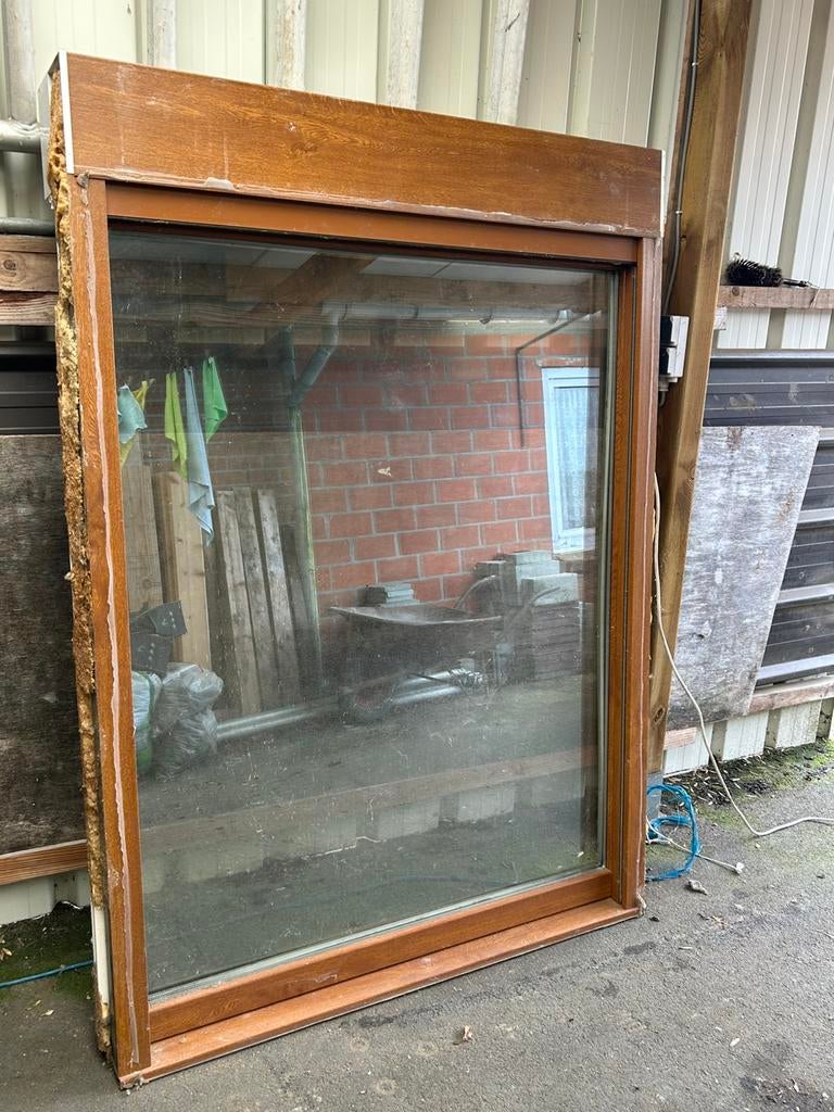 Vast raam met elektrische rolluik, Doe-het-zelf en Bouw, Kunststof, Gebruikt, Raamkozijn, 150 tot 225 cm