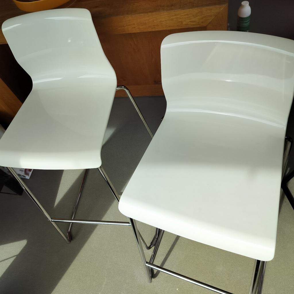2 tabourets empilables, hauteur d'assise 66 cm, Avec repose-pieds, 2 tabourets, Synthétique, Enlèvement