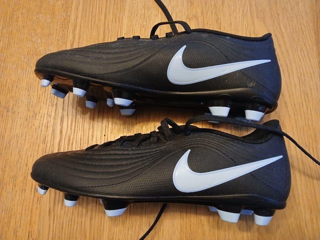 Nike voetbalschoenen zwart maat 38.5, Ophalen of Verzenden, Nieuw, Schoenen