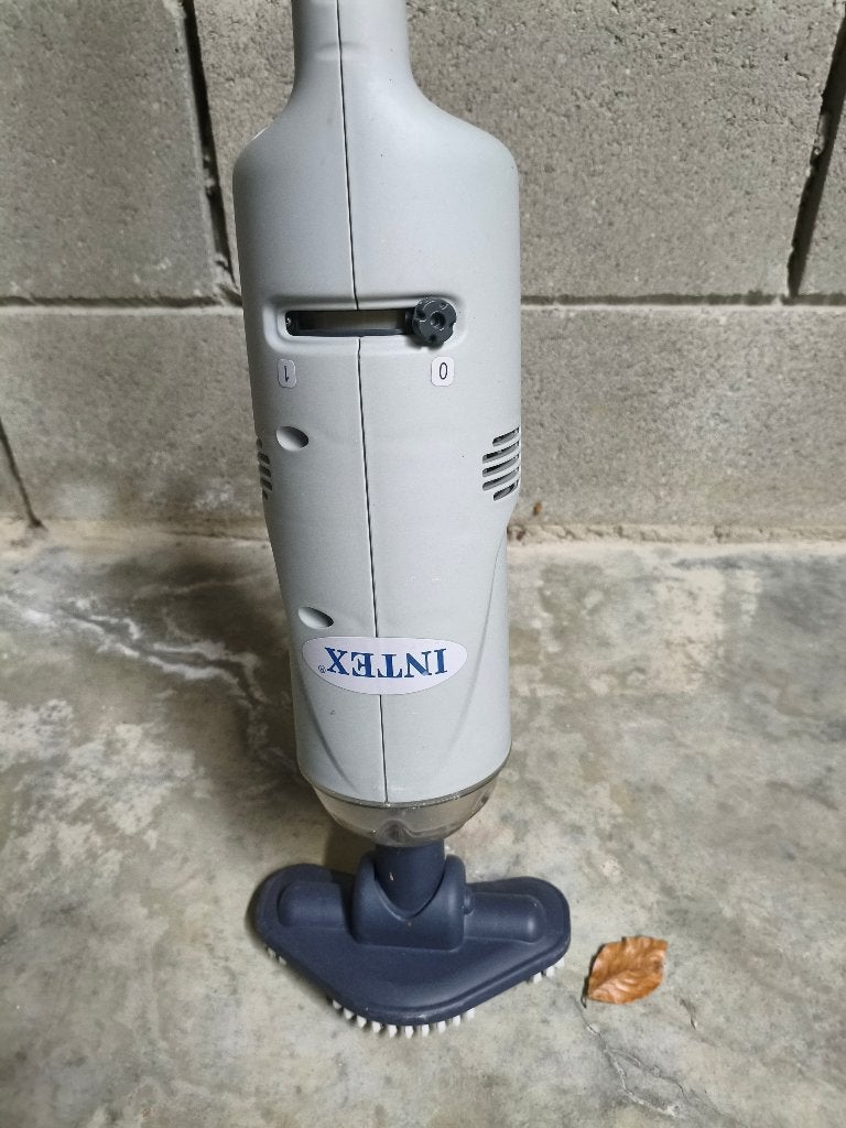 Intex zwembad stofzuiger, Tuin en Terras, Ophalen, Gebruikt, Reinigingsmiddel