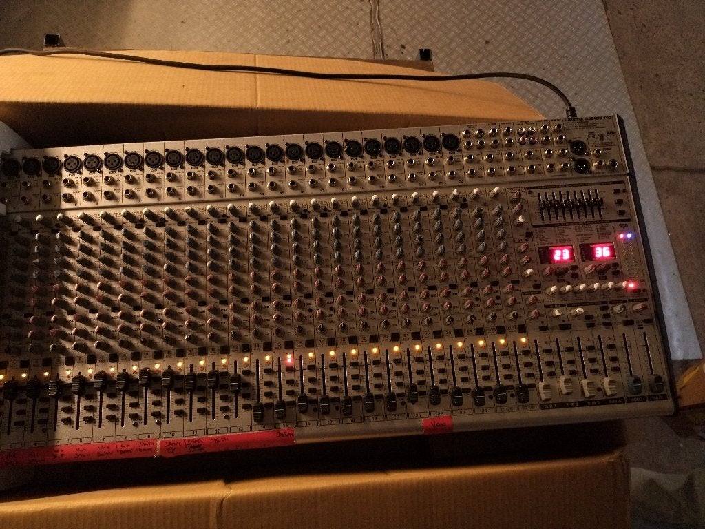 Behringer 32ch studio, Musique & Instruments, Enlèvement, Utilisé, 20 canaux ou plus