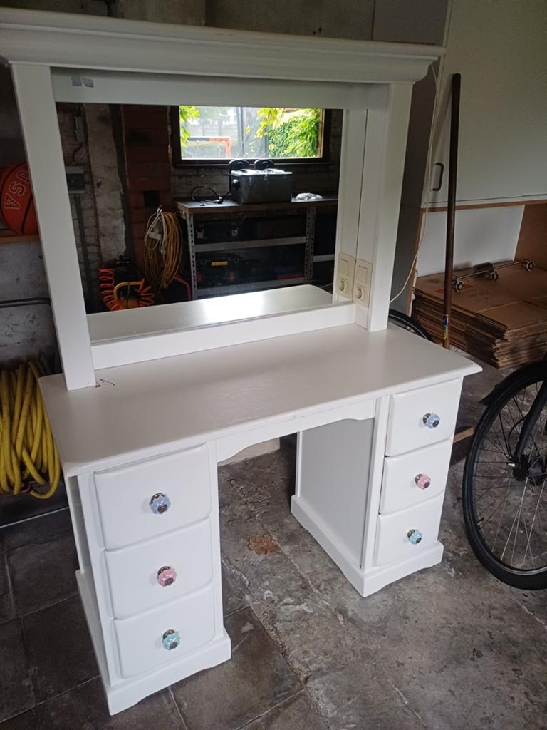 Make-up tafel voor meisjes, Ophalen