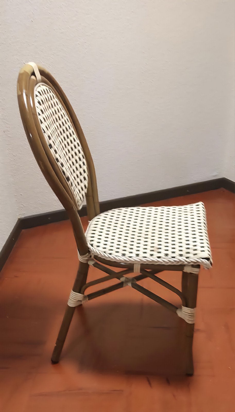 Chaise bistrot en rotin au cachet parisien, Enlèvement