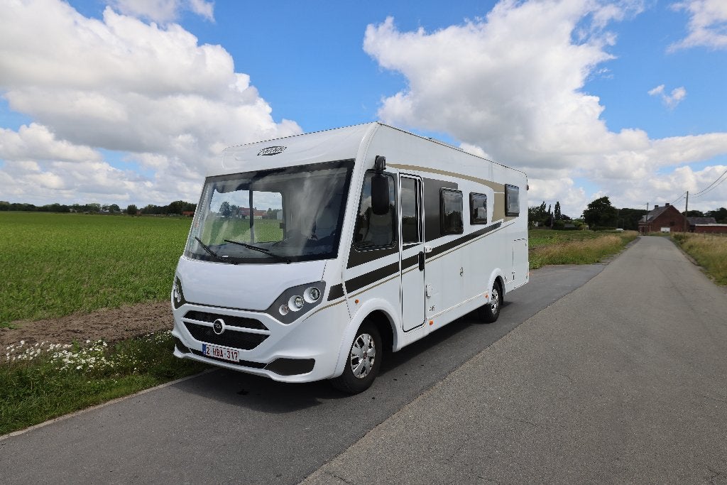 Camping-car Carado I449 - 2019 - automatique - grand lit, Jusqu'à 4, Auvent, Toilette à cassette, Fiat