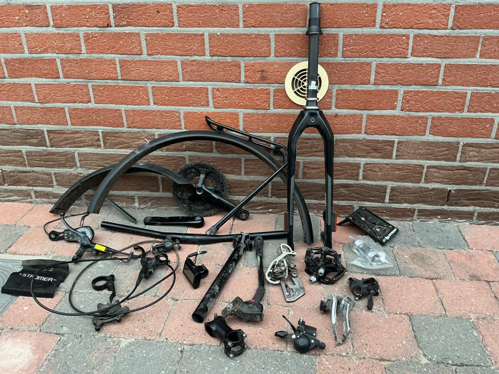 Allerlei fietsonderdelen,ook oplader voor stromer st1,v1, Fietsen en Brommers, Fietsaccessoires | Fietsaccu's, Ophalen, Gebruikt