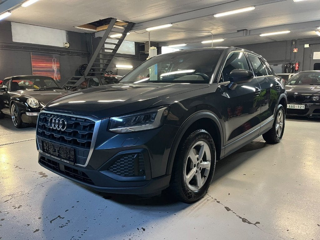 AUDI Q2 **DESIGN** BOITE AUTO** 12 MOIS DE GARANTIE, Argent ou Gris, Entreprise, Entretenue par le concessionnaire, Noir
