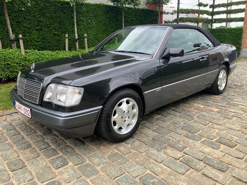 MERCEDES E 220  cabrio  OLDTIMER, Automaat, 4 zetels, Achterwielaandrijving, Cabriolet