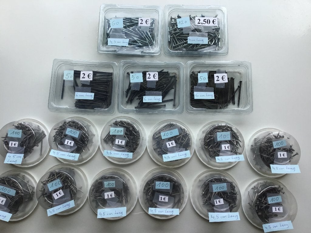 16 pots de clous et de vis, Enlèvement ou Envoi, Comme neuf