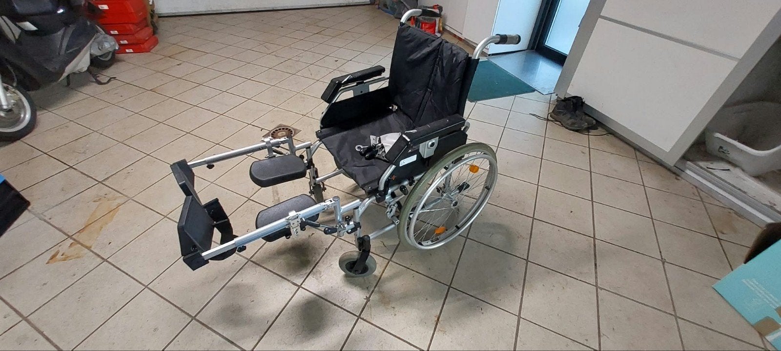chaise roulante, Divers, Enlèvement, Pliant, Utilisé, Fauteuil roulant à pousser