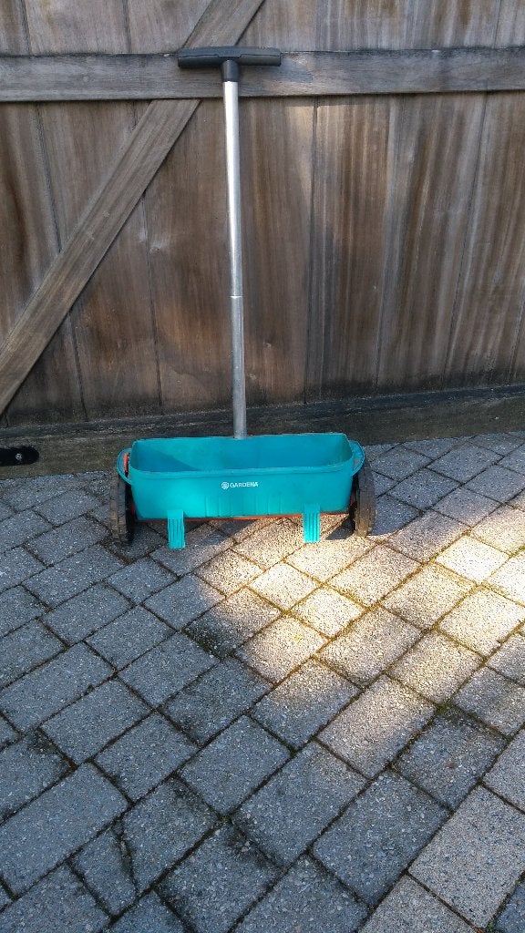 Strooiwagen voor gazon onderhoud., Tuin en Terras, Ophalen, Zo goed als nieuw, Overige soorten