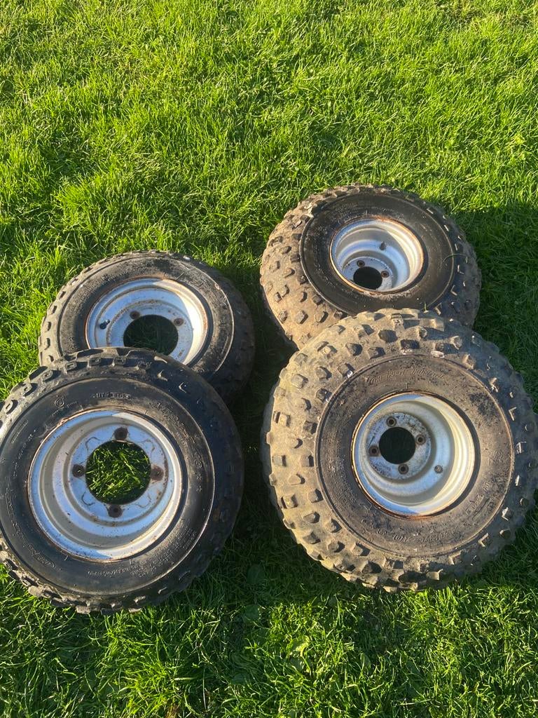 Pneus quad 200 Blaster sur jantes