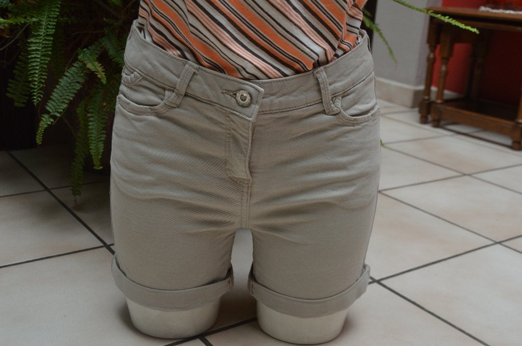 Beige katoenen short „C&A” T38 als NIEUW!, Kleding | Dames, Broeken en Pantalons, Maat 38/40 (M), Kort, Beige, Ophalen of Verzenden
