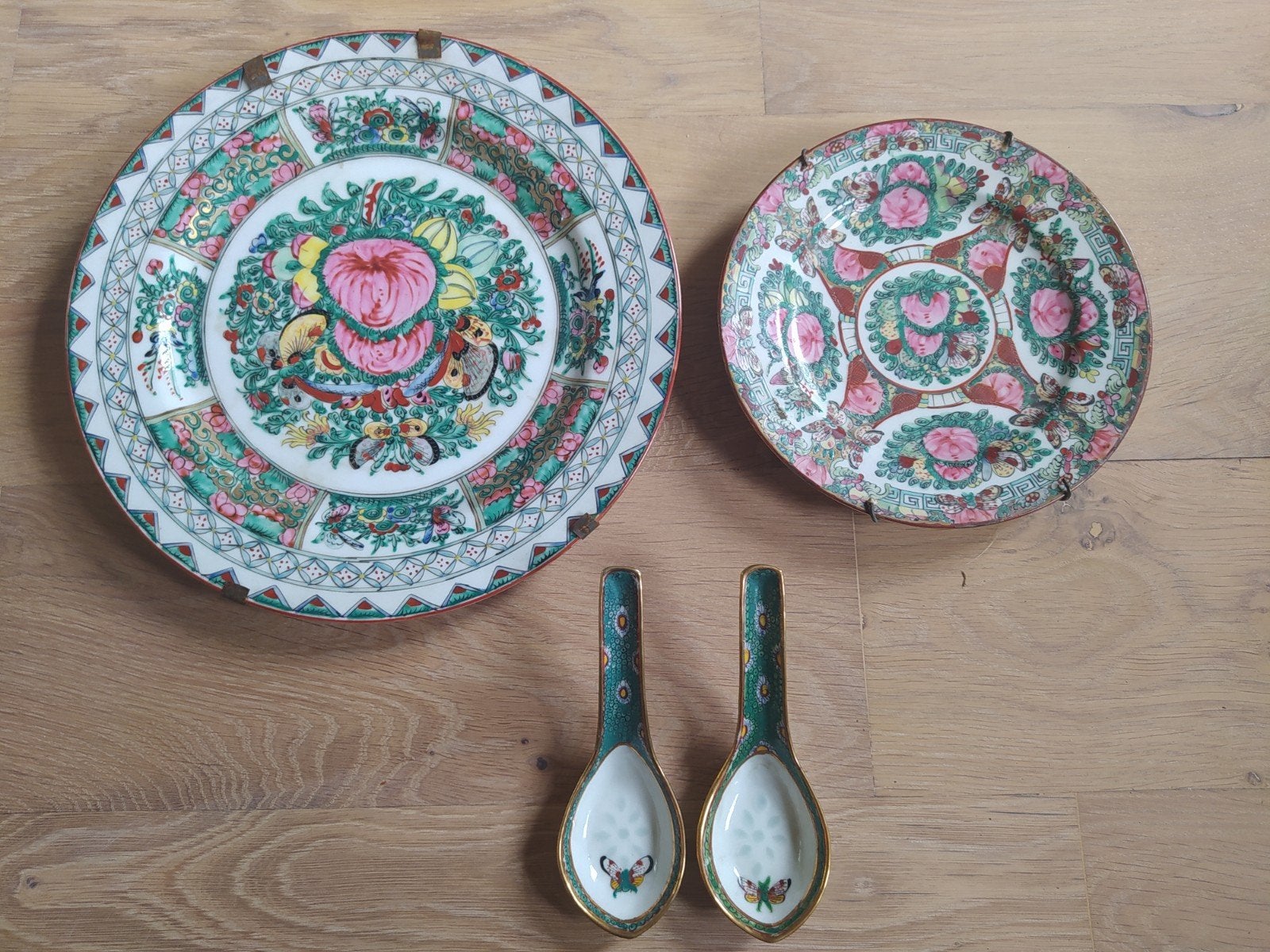 Assiettes et cuillères chinoises

Grande assiette : 26 cm de, Enlèvement ou Envoi