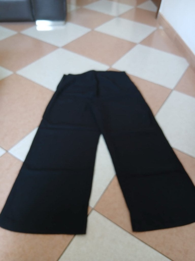 Zwarte broek Amisu - Maat EU 38 (M) - Goede conditie, Kleding | Dames, Spijkerbroeken en Jeans, Zwart, Overige jeansmaten, Ophalen of Verzenden