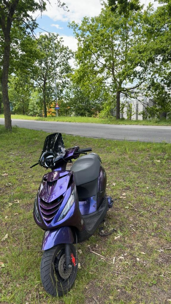 Zip 70 cc b klasse, Fietsen en Brommers, Ophalen, Zo goed als nieuw, Zip
