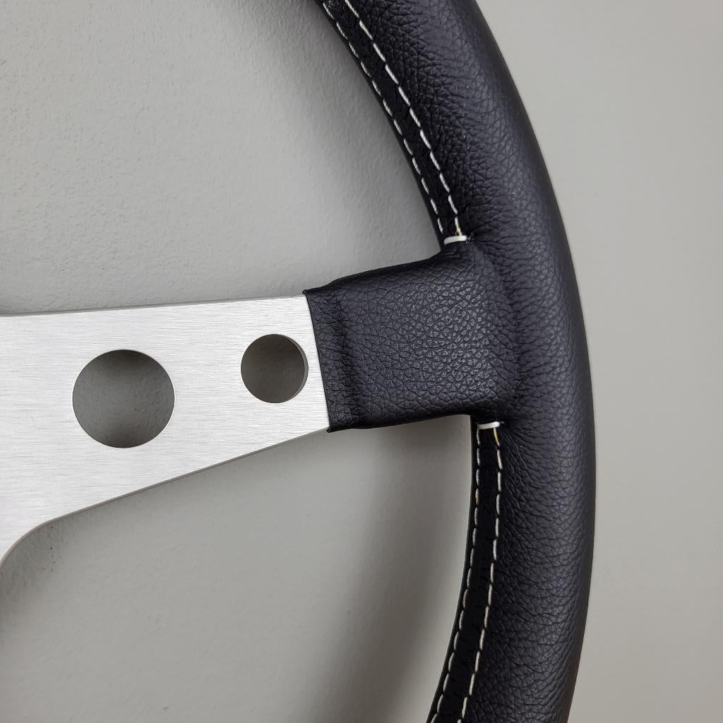 Momo Prototipo Heritage (NOS) - Classic Steering Wheel Shop, Autos : Pièces & Accessoires, Envoi, Neuf, Skoda