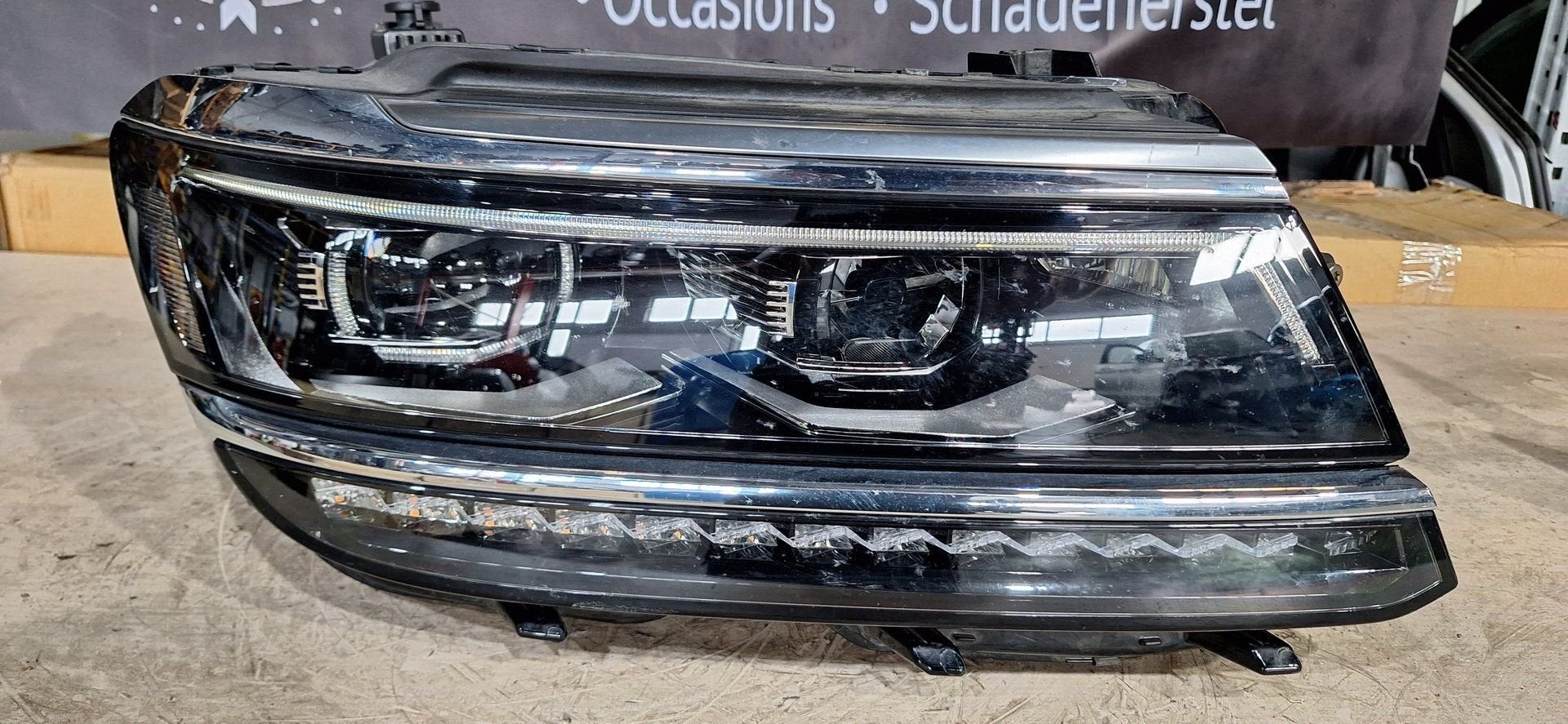 Koplamp Rechts LED Volkswagen Tiguan (AD1) 5NB941082E Kaal, Volkswagen, -, Utilisé, -