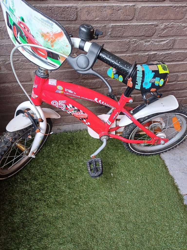 TE KOOP KINDERFIETS CARS, Stabilisateurs, Frein à rétropédalage, Utilisé, Moins de 16 pouces